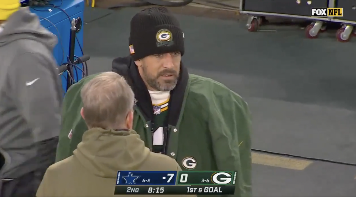 NFL World Worried About Aaron Rodgers On Sunday The Spun What's