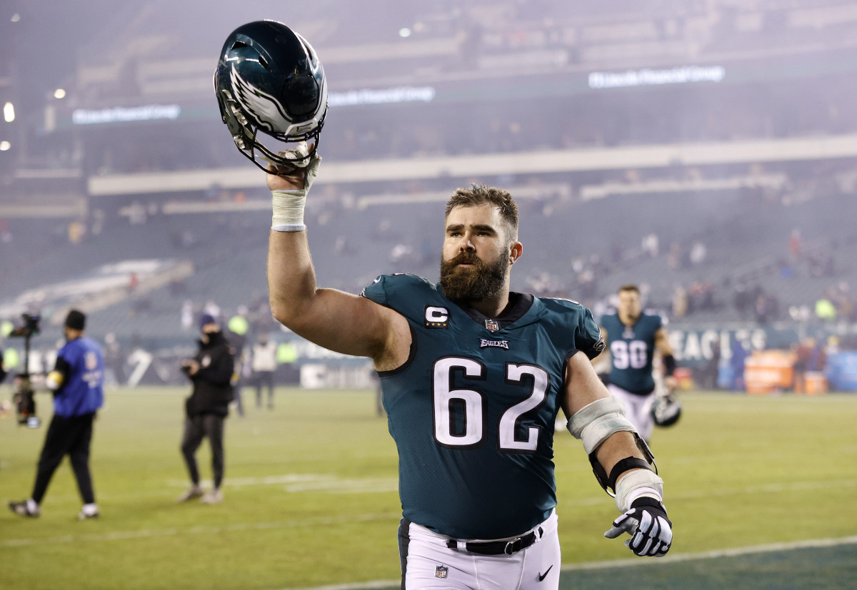 Look NFL World Reacts To Jason Kelce Daughter Video The Spun