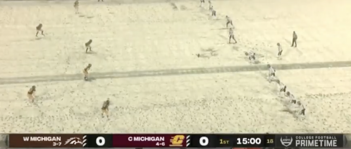 Look Insane Snowstorm At College Football Game Tonight The Spun