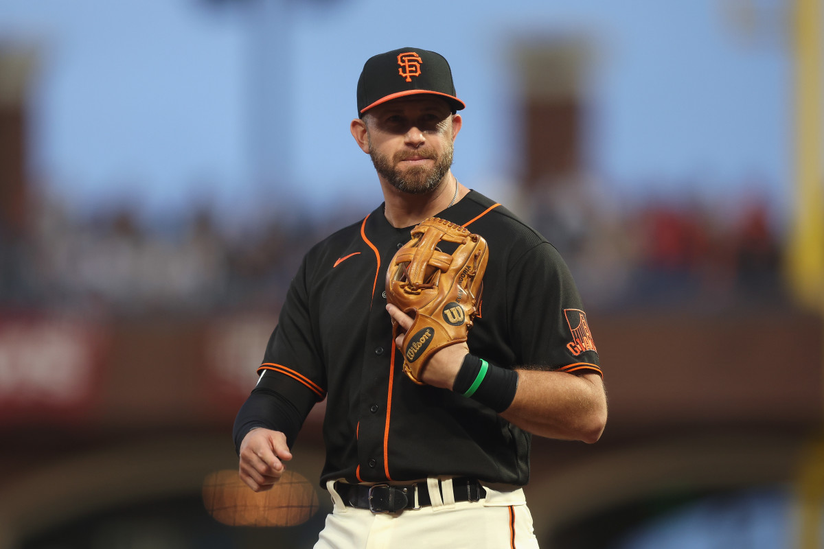 Evan Longoria playing the field for the San Francisco Giants