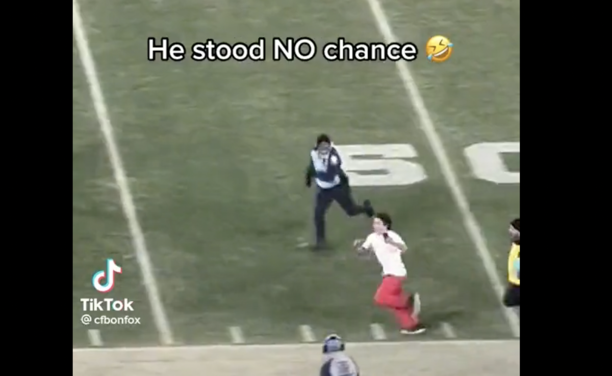 College Football World Reacts To Security Guard Video - The Spun