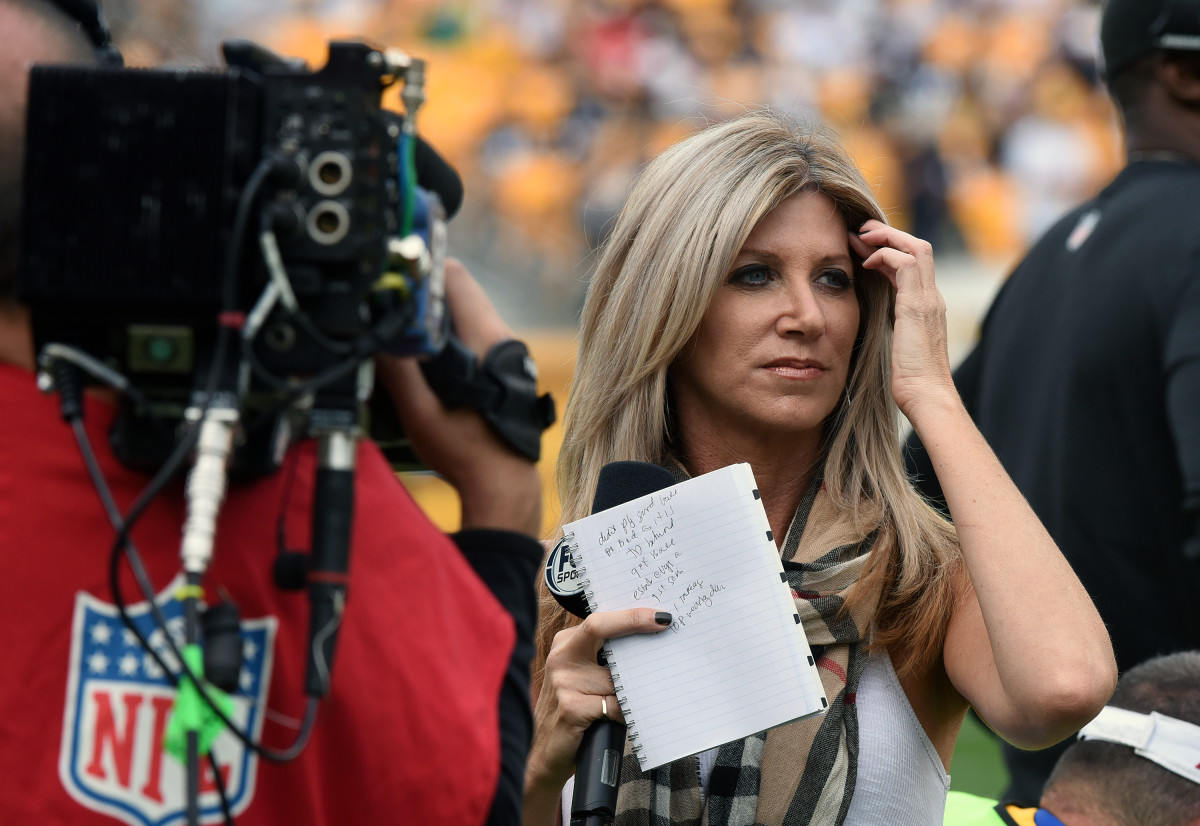 NFL sideline reporter Laura Okmin on Sunday.