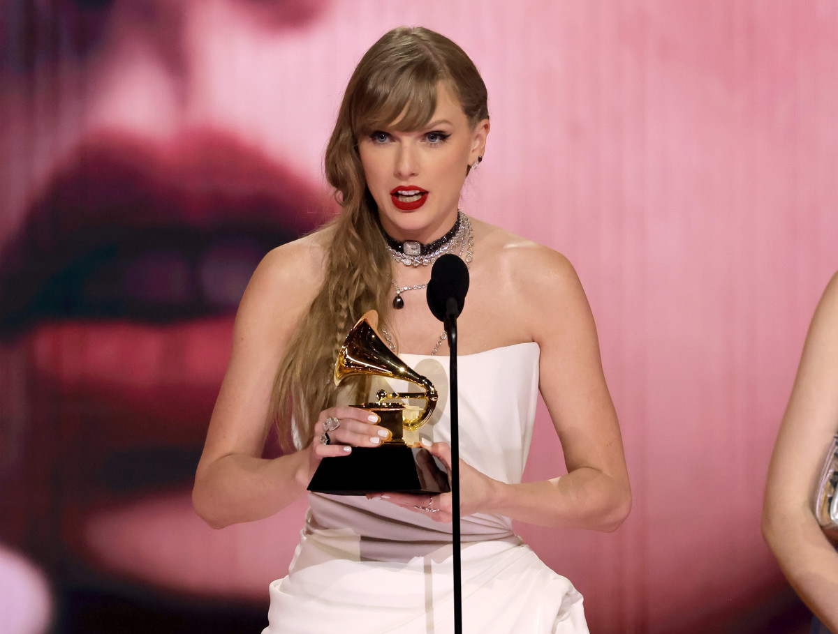 Producer Hangs Up On Reporter Over Their Taylor Swift Question - The Spun