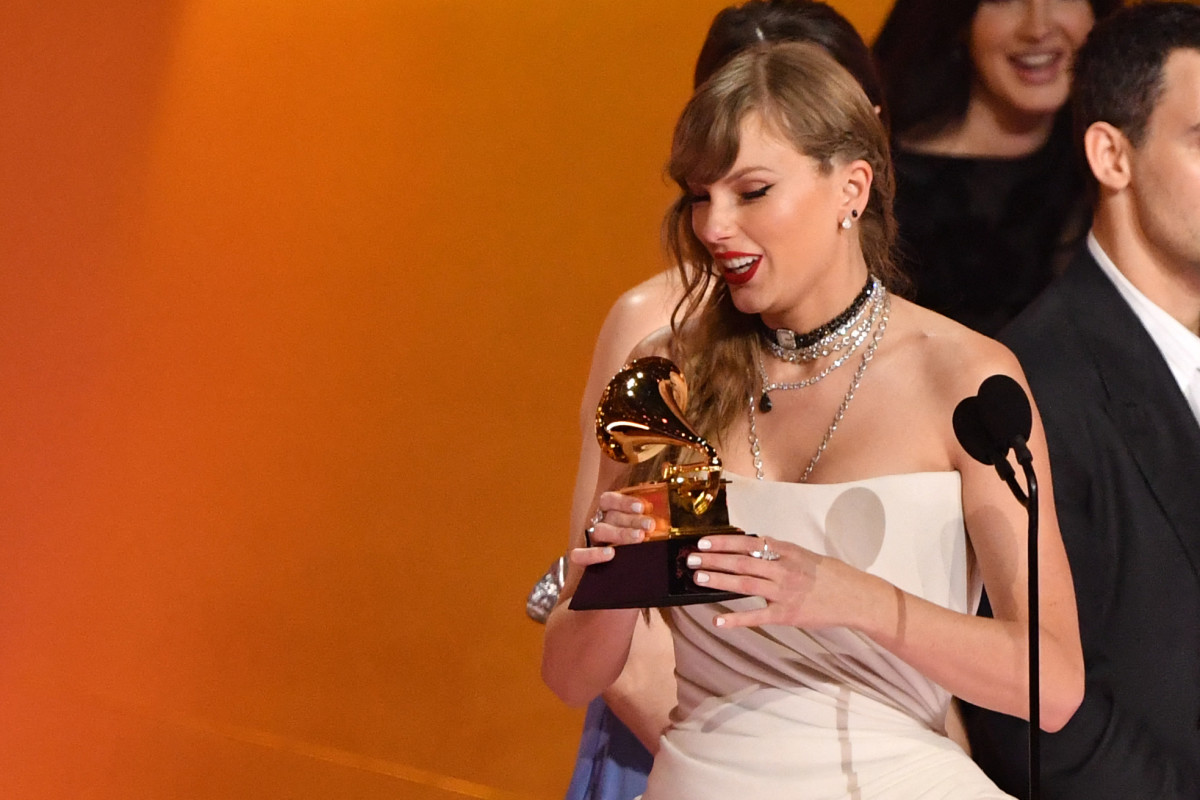 Taylor Swift Didn't Mention Travis Kelce At The Grammys On Sunday - The  Spun: What's Trending In The Sports World Today