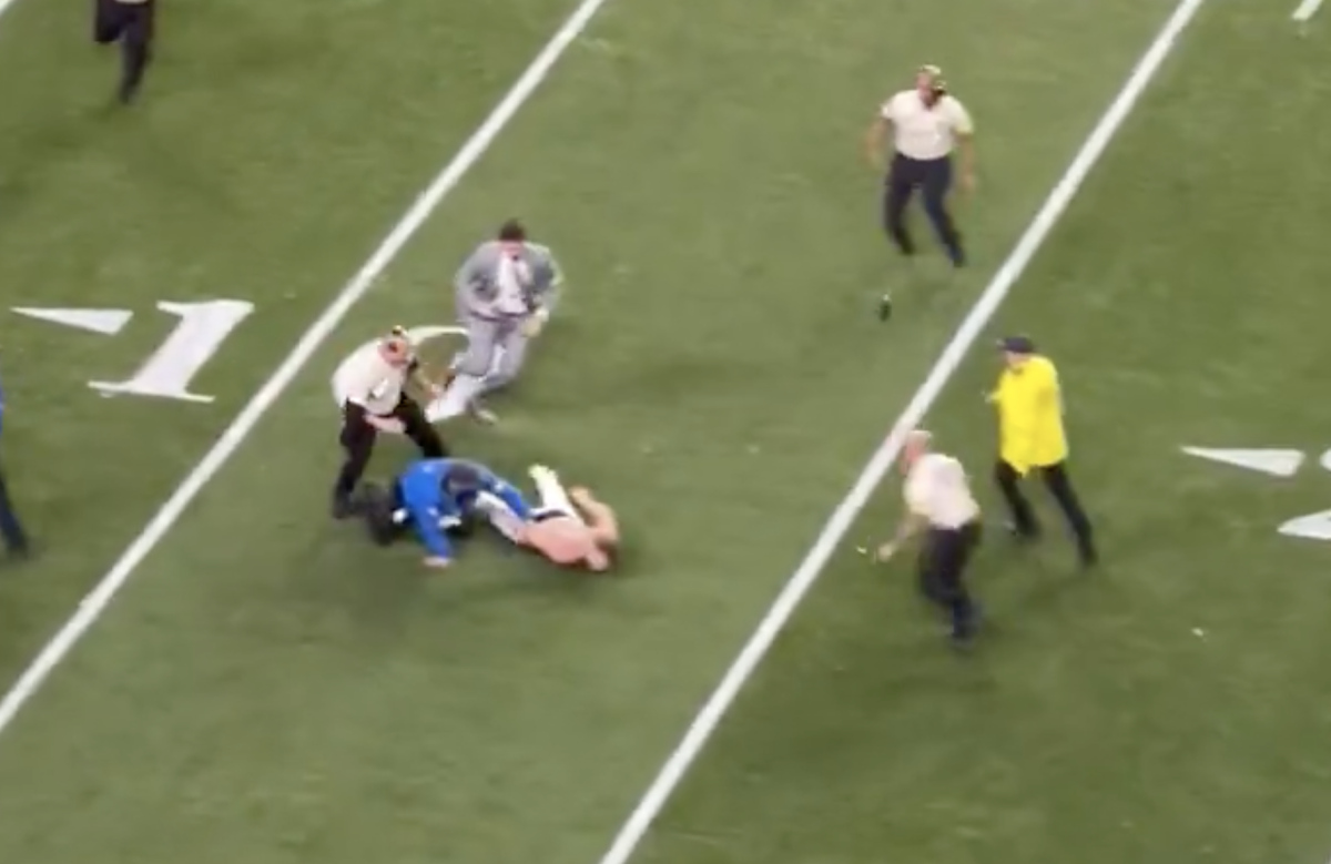 Video: Streakers Run Onto The Field During Super Bowl 58 - The Spun