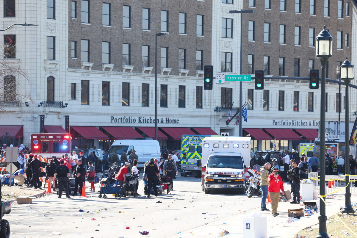 Chiefs Linebacker Praying For Victims Of Tragic Parade Shooting The Spun