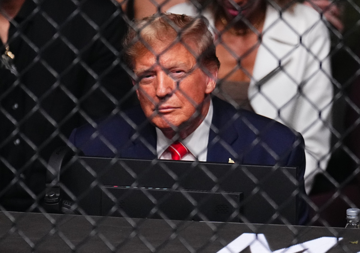 Video: NFL Star Overjoyed While Meeting Donald Trump At UFC 299 - The Spun