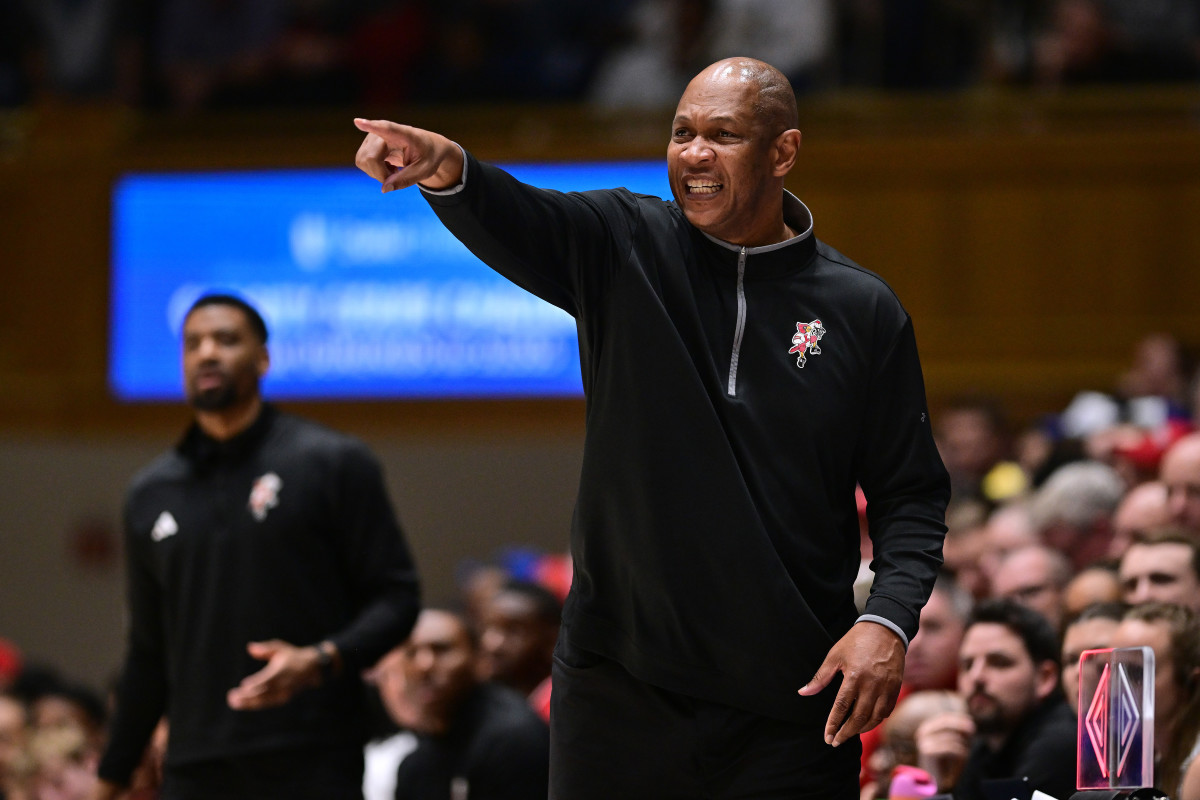 Former Louisville Coach Kenny Payne Officially Lands New College ...