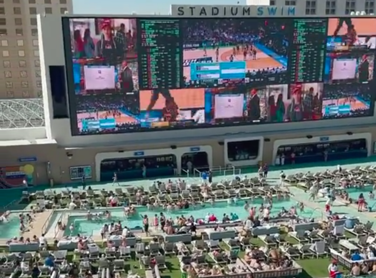 Video: NCAA Tournament Setup At Las Vegas Pool Is Going Viral - The Spun