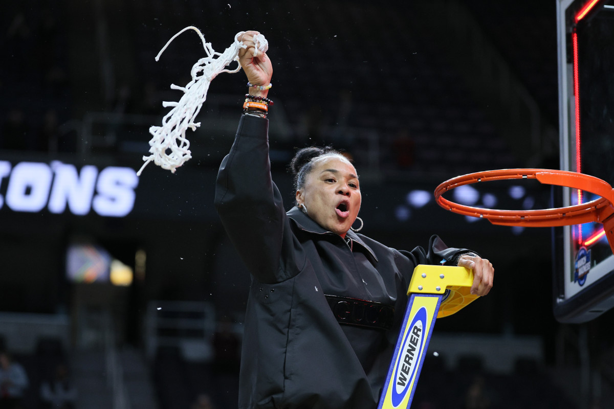 Dawn Staley Had Hilarious Question For Reporters At Press Conference ...