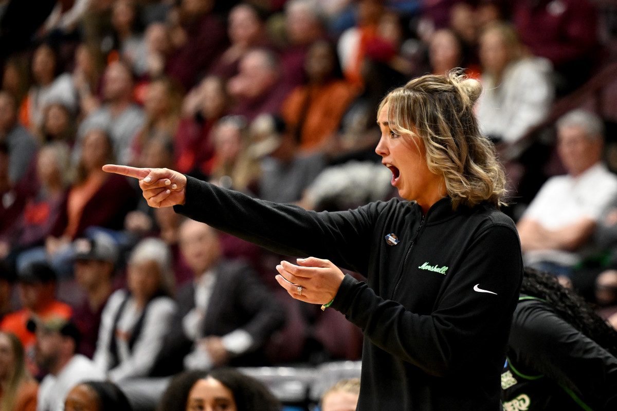 Report Tennessee Makes Surprising Women s Basketball Hire The Spun report-tennessee-makes-surprising-women-s-basketball-hire-the-spun