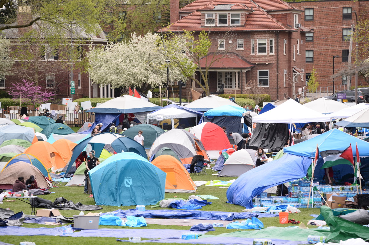 Big Ten School Cuts Deal With Protestors, Gives Full Ride Scholarships ...