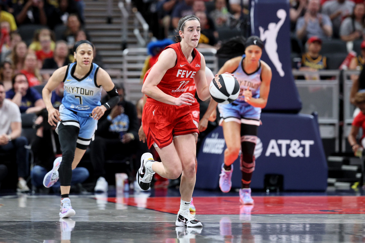 INDIANAPOLIS, INDIANA - JUNE 01: Caitlin Clark #22 of the Indiana Fever dribbles against the Chicago Sky during the first quarter in the game at Gainbridge Fieldhouse on June 01, 2024 in Indianapolis, Indiana. NOTE TO USER: User expressly acknowledges and agrees that, by downloading and or using this photograph, User is consenting to the terms and conditions of the Getty Images License Agreement. (Photo by Andy Lyons/Getty Images)