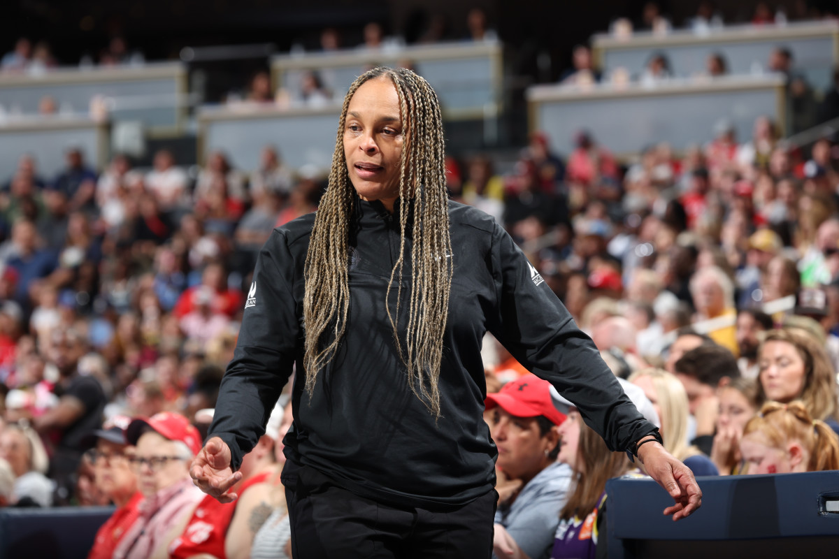 Chicago Sky Coach Ripped For Comment In Postgame Press Conference - The Spun