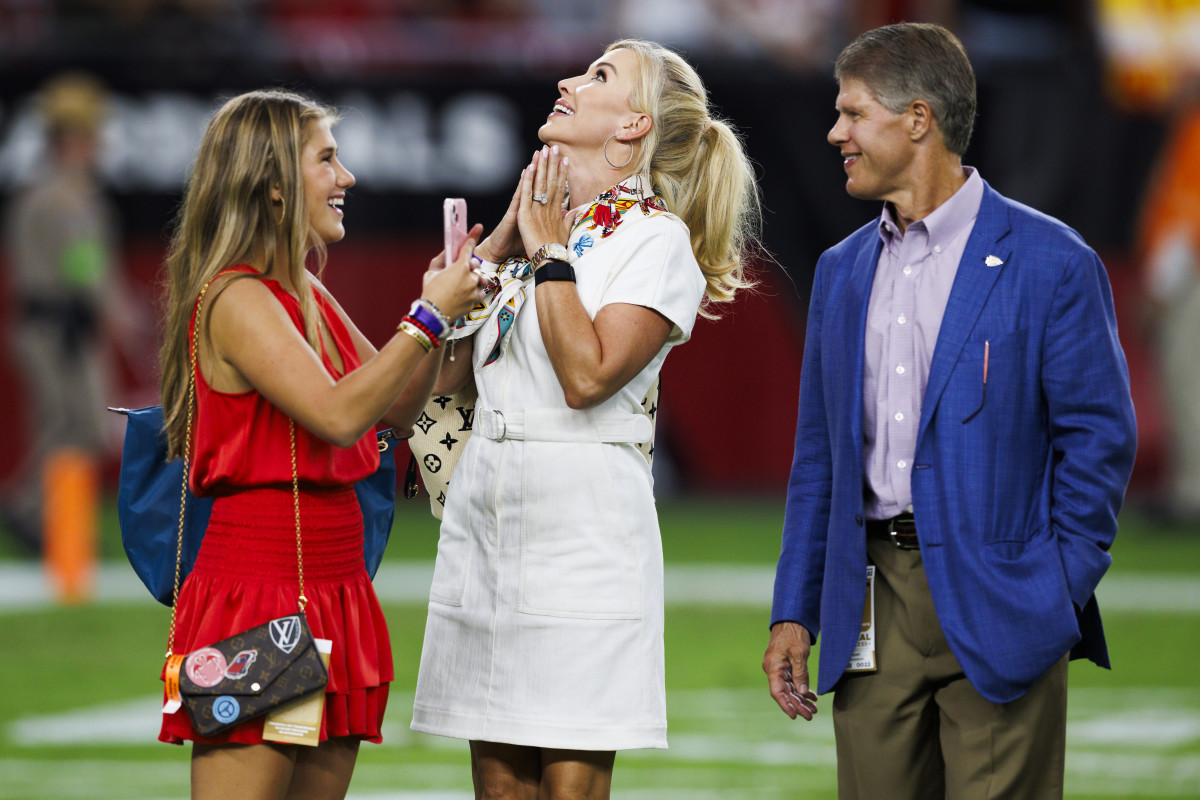 NFL Fans Praying For Chiefs Owner's Daughter After Scary Accident - The ...