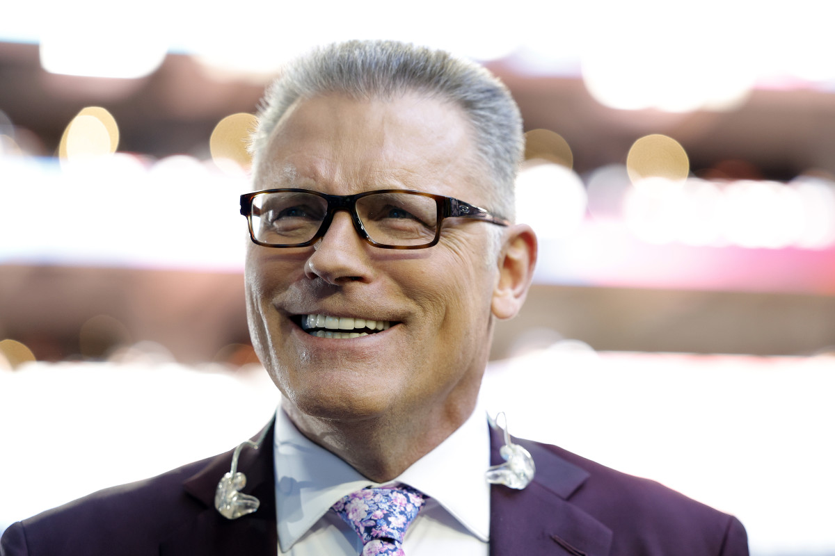 NFL Legend Howie Long Makes His Political Leanings Clear - The Spun