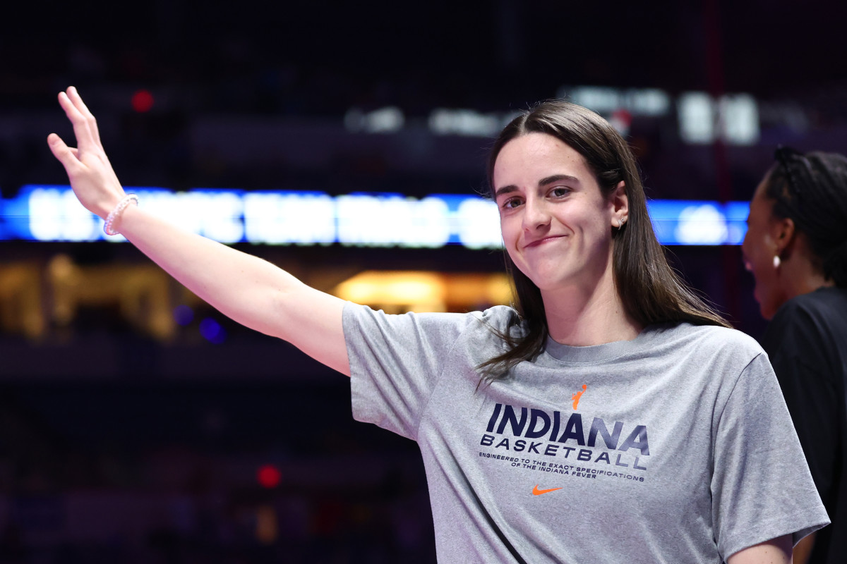 Caitlin Clark Drilled Three-Pointer From The Logo Last Night - The Spun