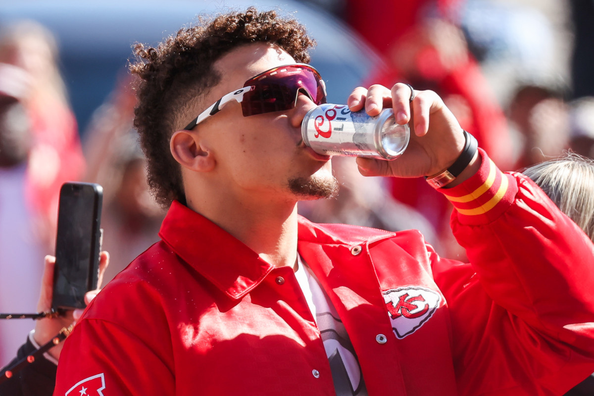 Patrick Mahomes Reacts To Raiders' Kermit The Frog Video The Spun