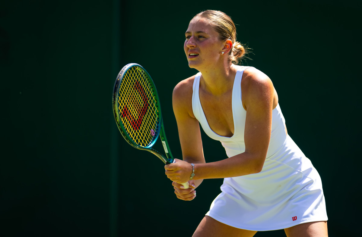 Photos: Marta Kostyuk Is Going Viral For Her Outfit At Wimbledon - The Spun