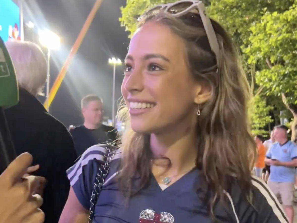 Swimsuit Photo Of England Soccer Fan Jolie Sharpe Is Going Viral - The Spun