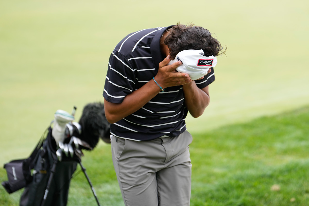 Golf Fans Saddened By 'Rough' Photo Of Charlie Woods After Round - The Spun