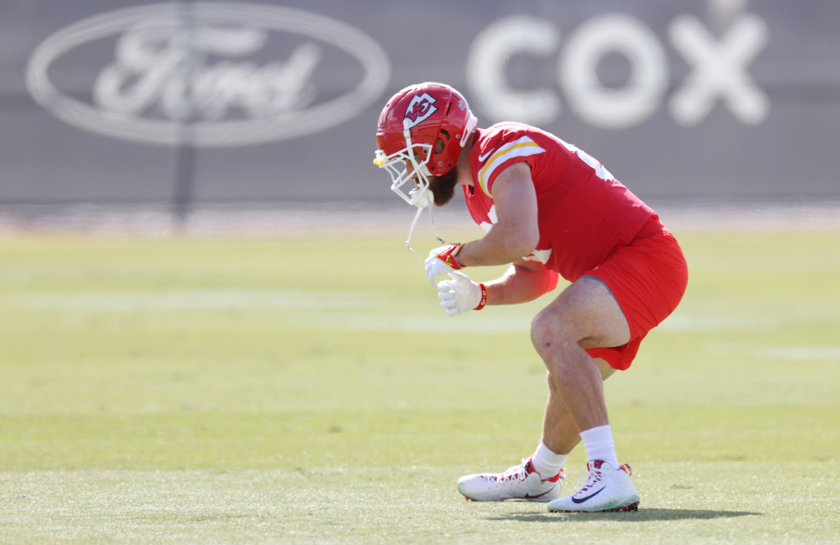 Video Of Travis Kelce Shoving Teammate At Practice Goes Viral - The Spun