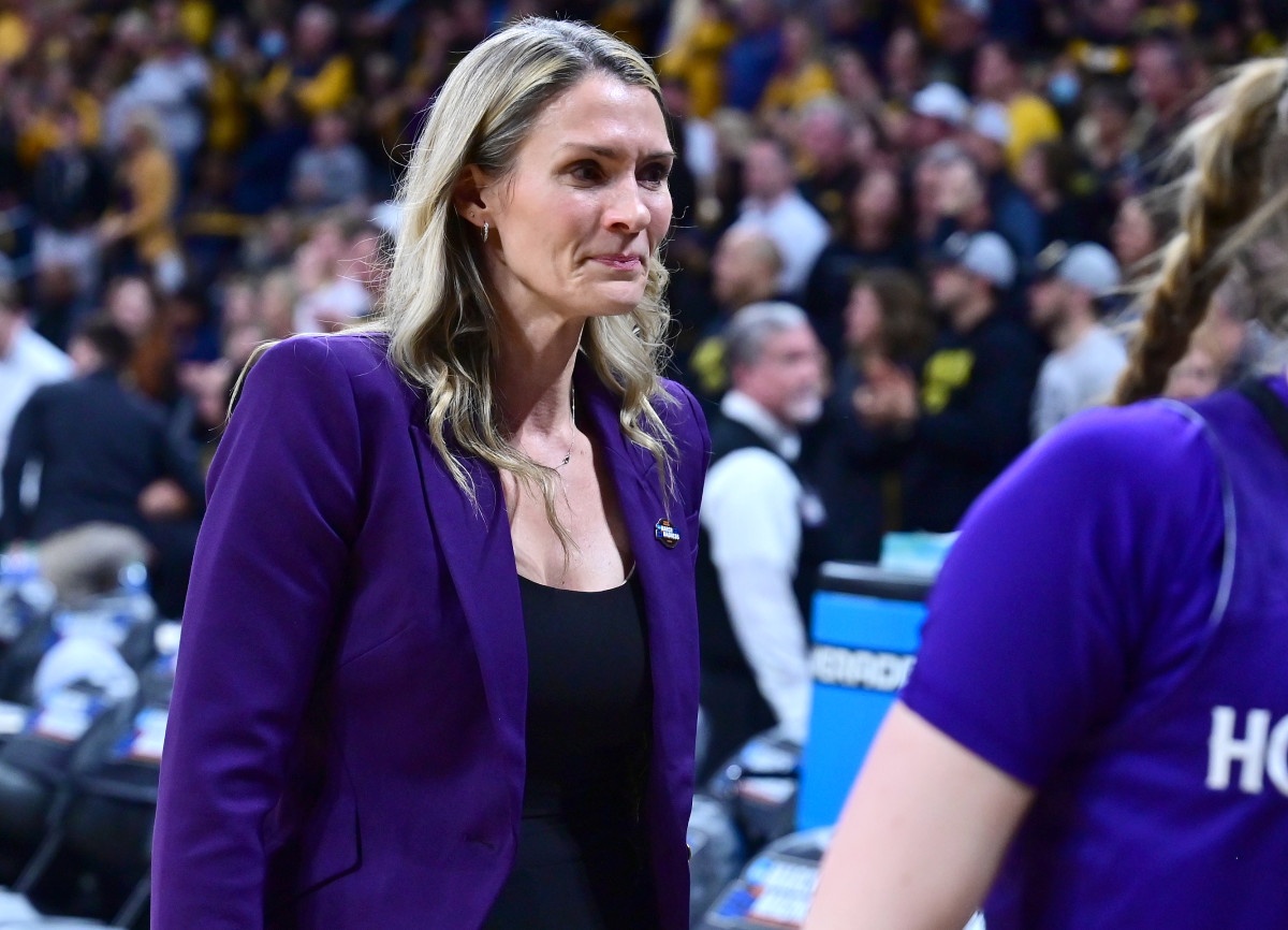 Women's College Basketball Head Coach Steps Down For 'Personal Reasons