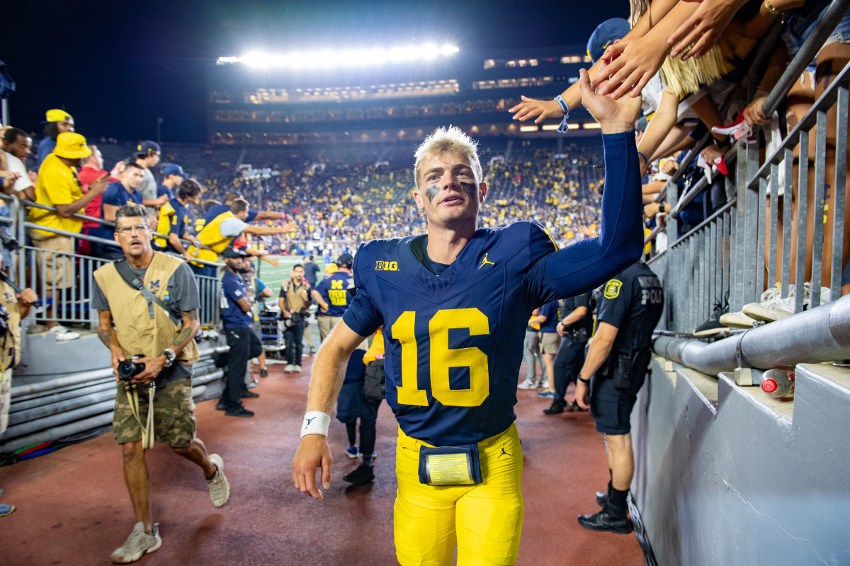 College Football Fans React To Michigan's Brutal Performance vs. Texas ...