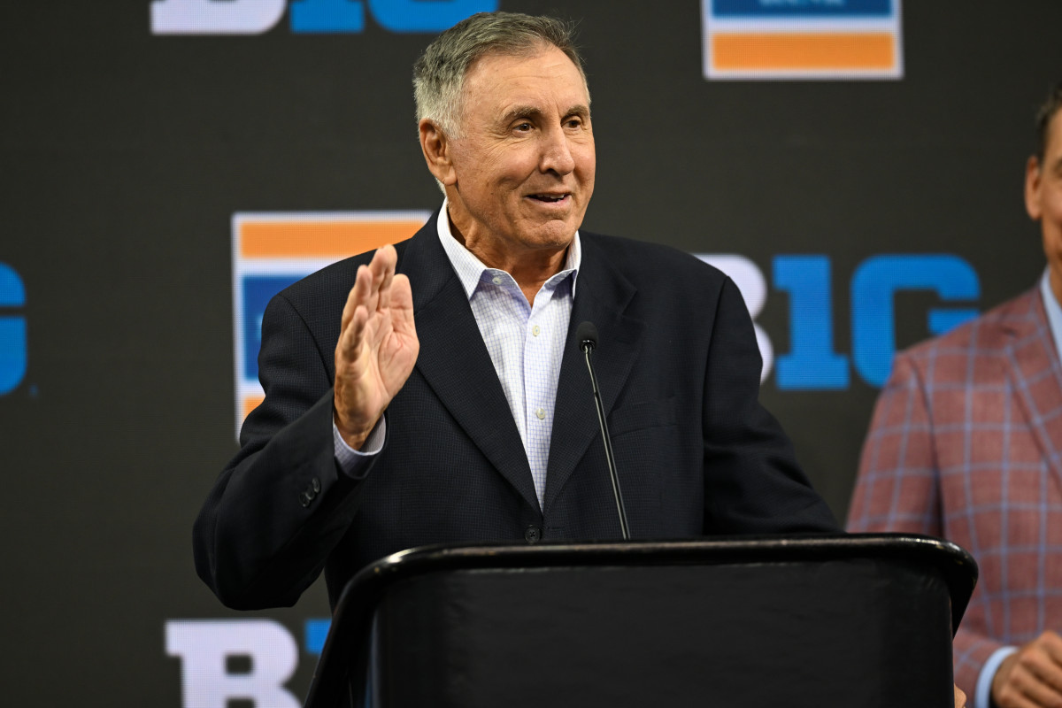 Gary Danielson Getting Crushed For Embarrassing Mistake During Iowa ...