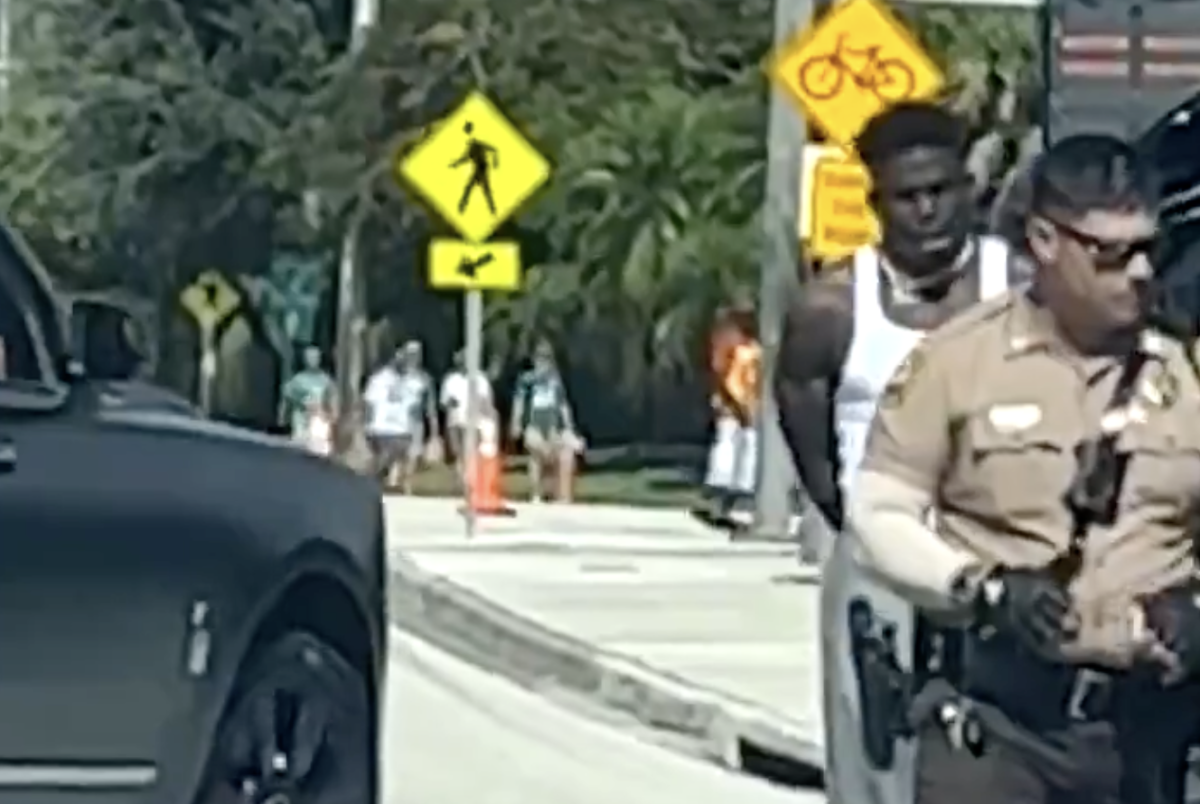 Shocking Video Emerges Of Tyreek Hill In Handcuffs On Sunday - The Spun