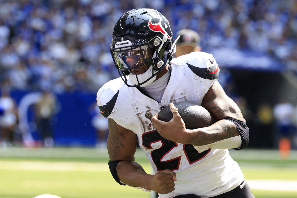 INDIANAPOLIS, INDIANA - SEPTEMBER 08: Joe Mixon #28 of the Houston Texans scores a touchdown against the Indianapolis Colts at Lucas Oil Stadium on September 08, 2024 in Indianapolis, Indiana. (Photo by Justin Casterline/Getty Images)