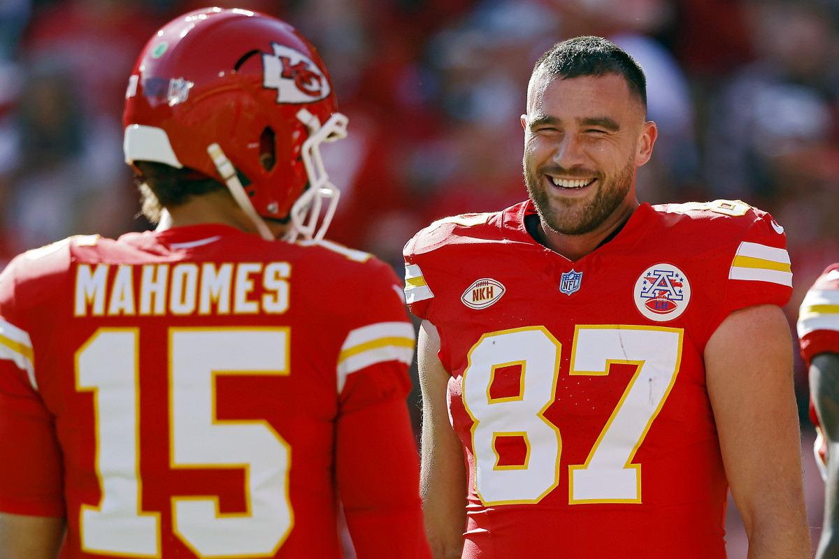 Wild Scenes at Chiefs Camp: Patrick Mahomes and Teammates Break into Shocking Chant About Travis Kelce and Taylor Swift That Has Fans Losing Their Minds! - NEWS