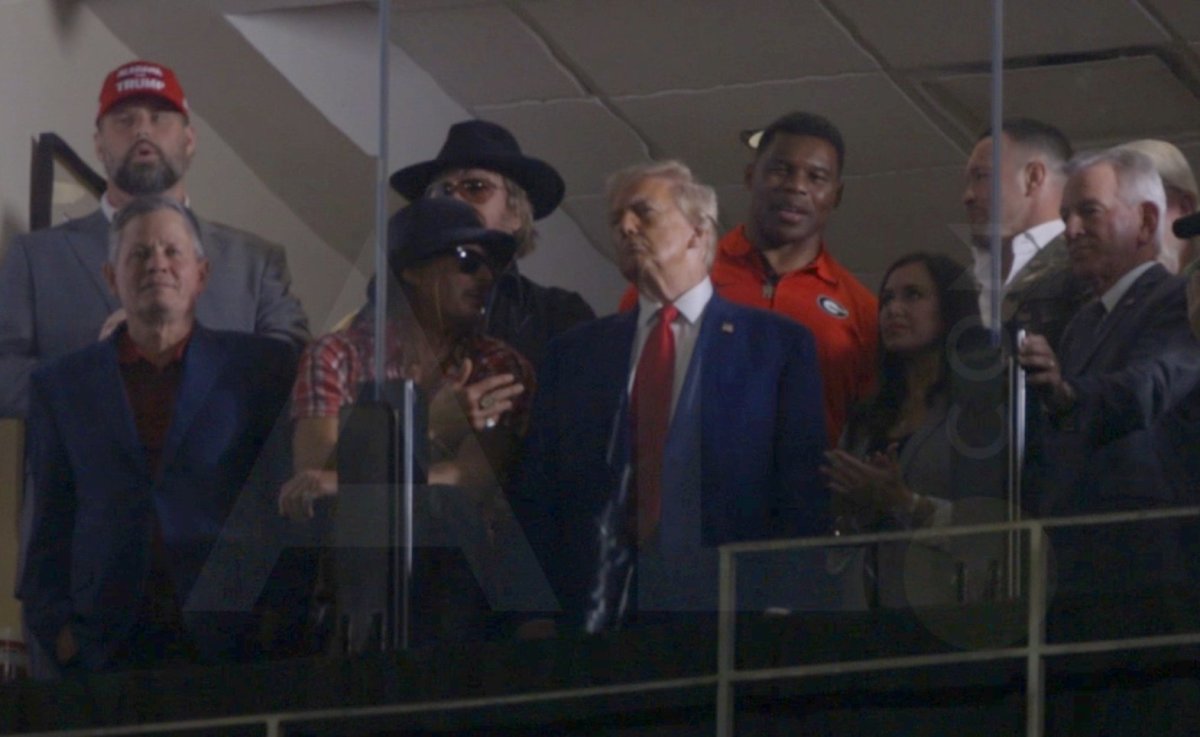 Photo Of Donald Trump's Suite At Alabama-Georgia Game Is Going Viral ...