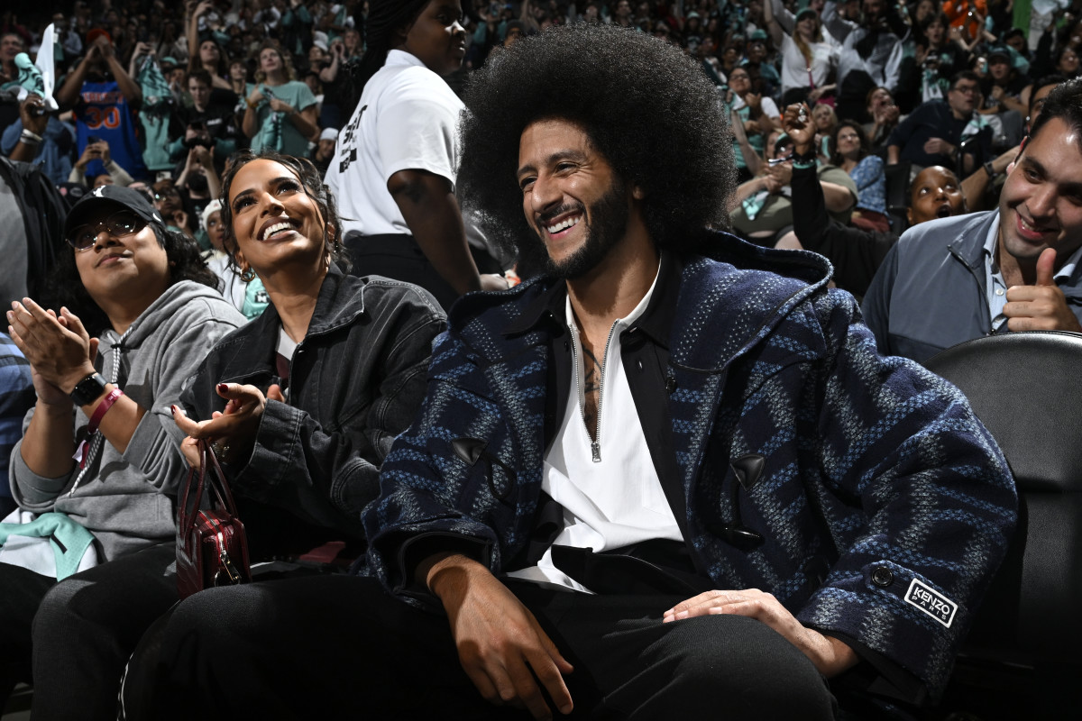 WNBA Crowd Goes Wild For Colin Kaepernick At Aces vs. Liberty Playoff Game  - The Spun