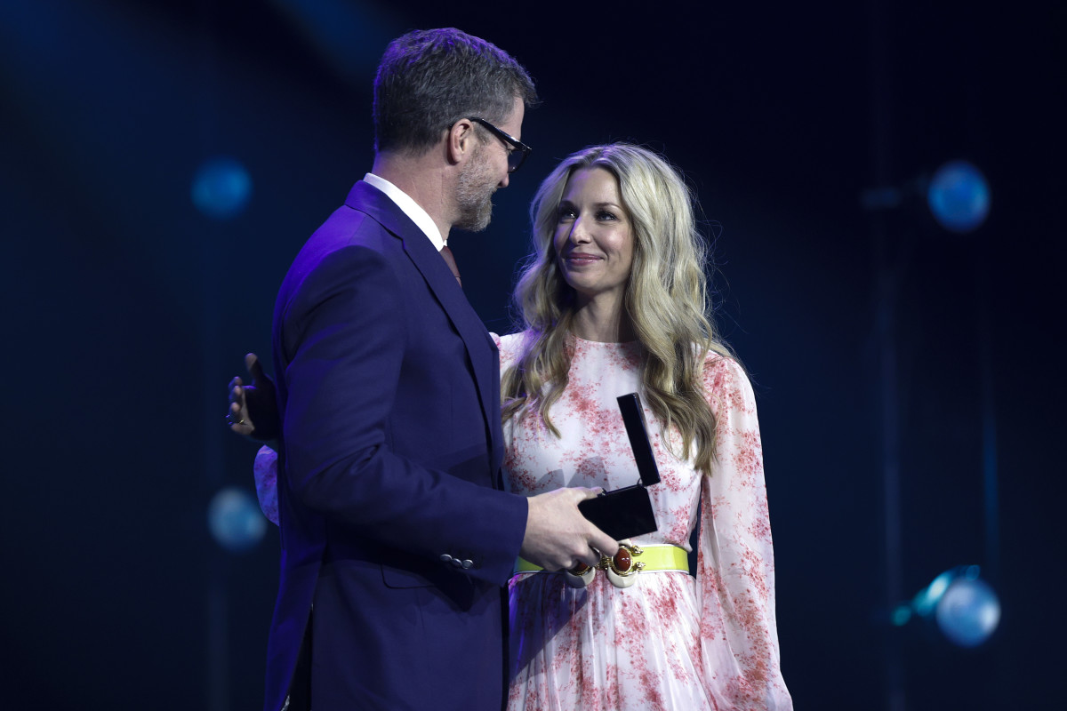 Dale Earnhardt Jr.'s Wife Turns Heads With Workout Photo - The Spun