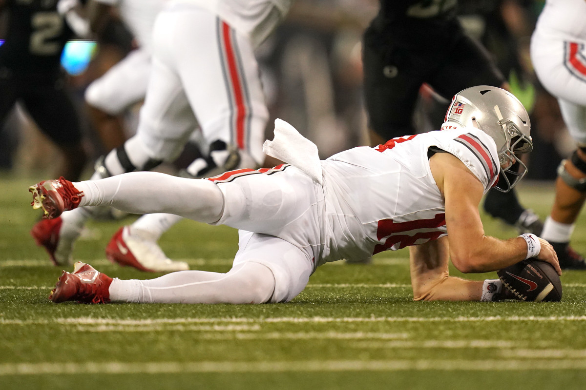 Ohio State QB Makes Boneheaded Decision On Final Play Of Oregon Game