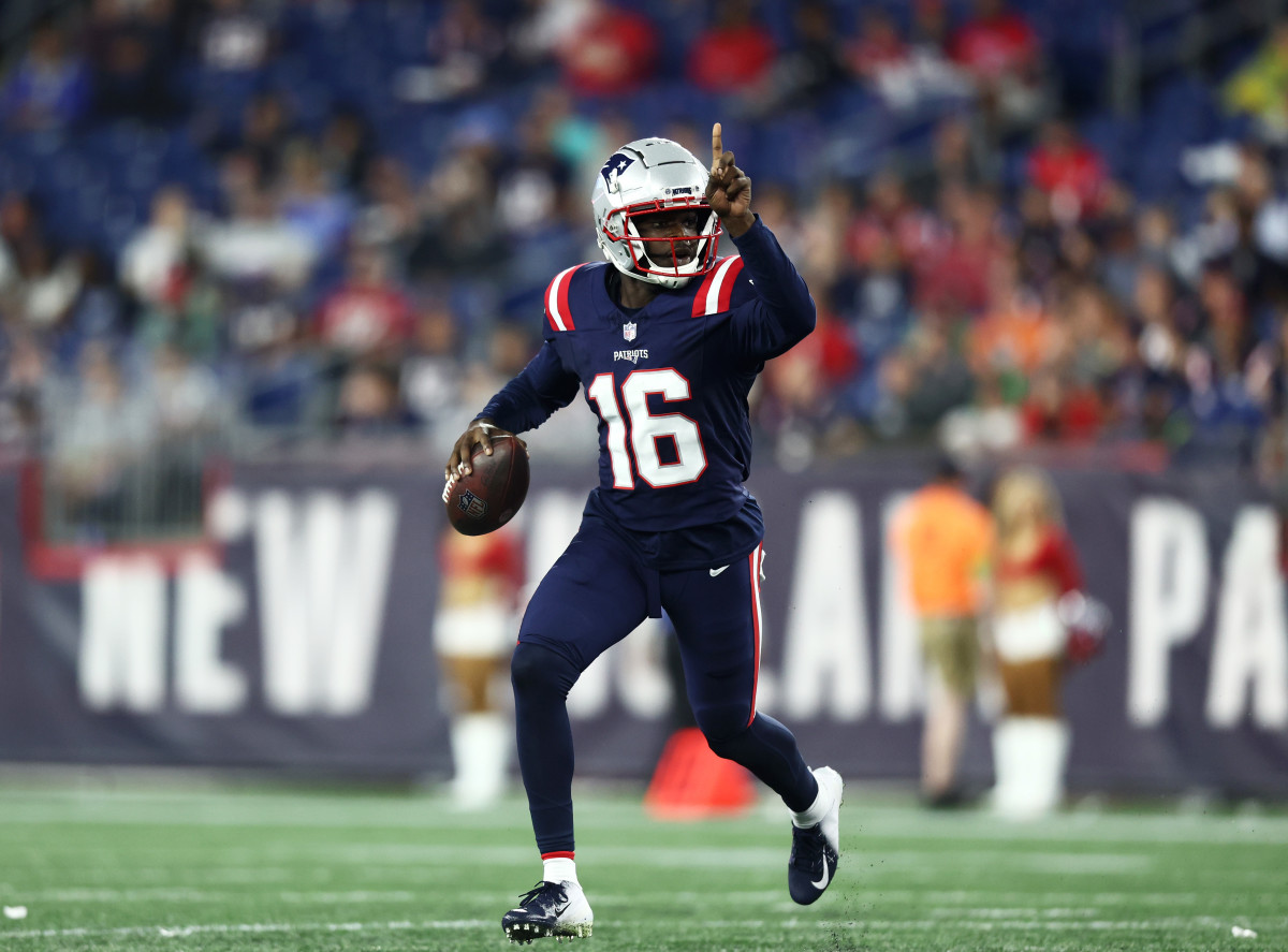 Patriots Released 2 Quarterbacks On Tuesday Afternoon - The Spun