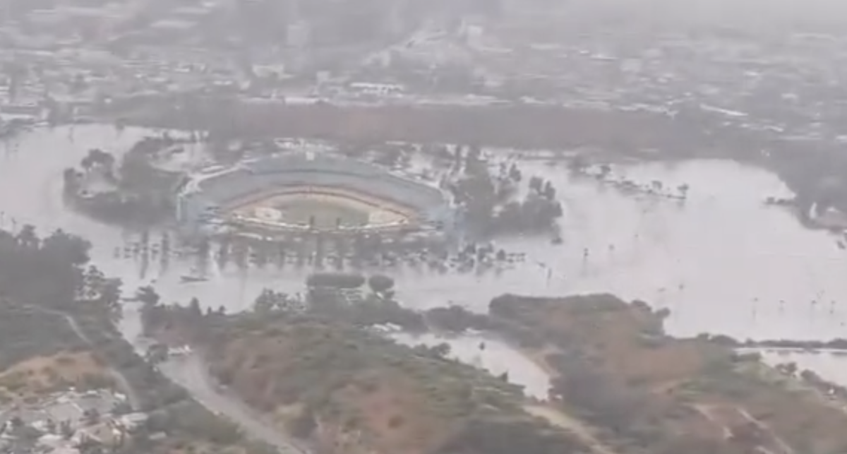 Fans Stunned By Image Of Dodger Stadium During Storm - The Spun