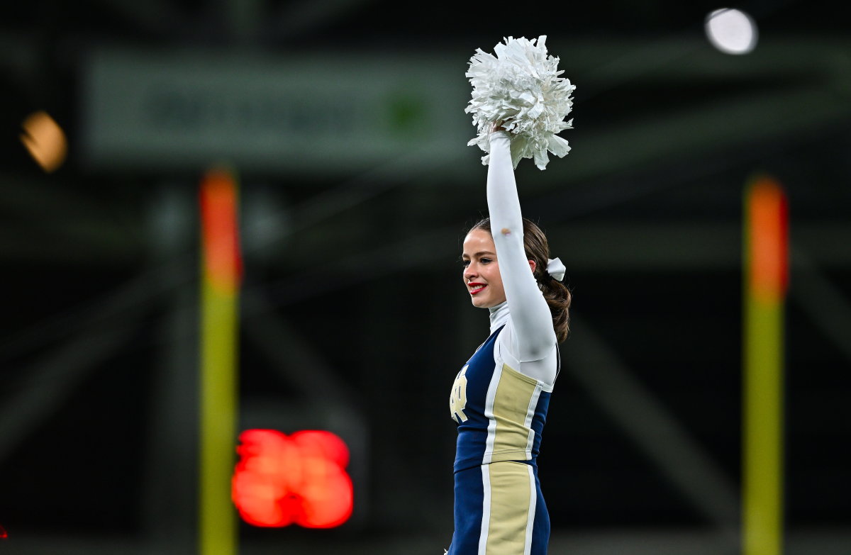 Notre Dame Cheerleader Is Making Headlines Before Ohio State Game - The ...