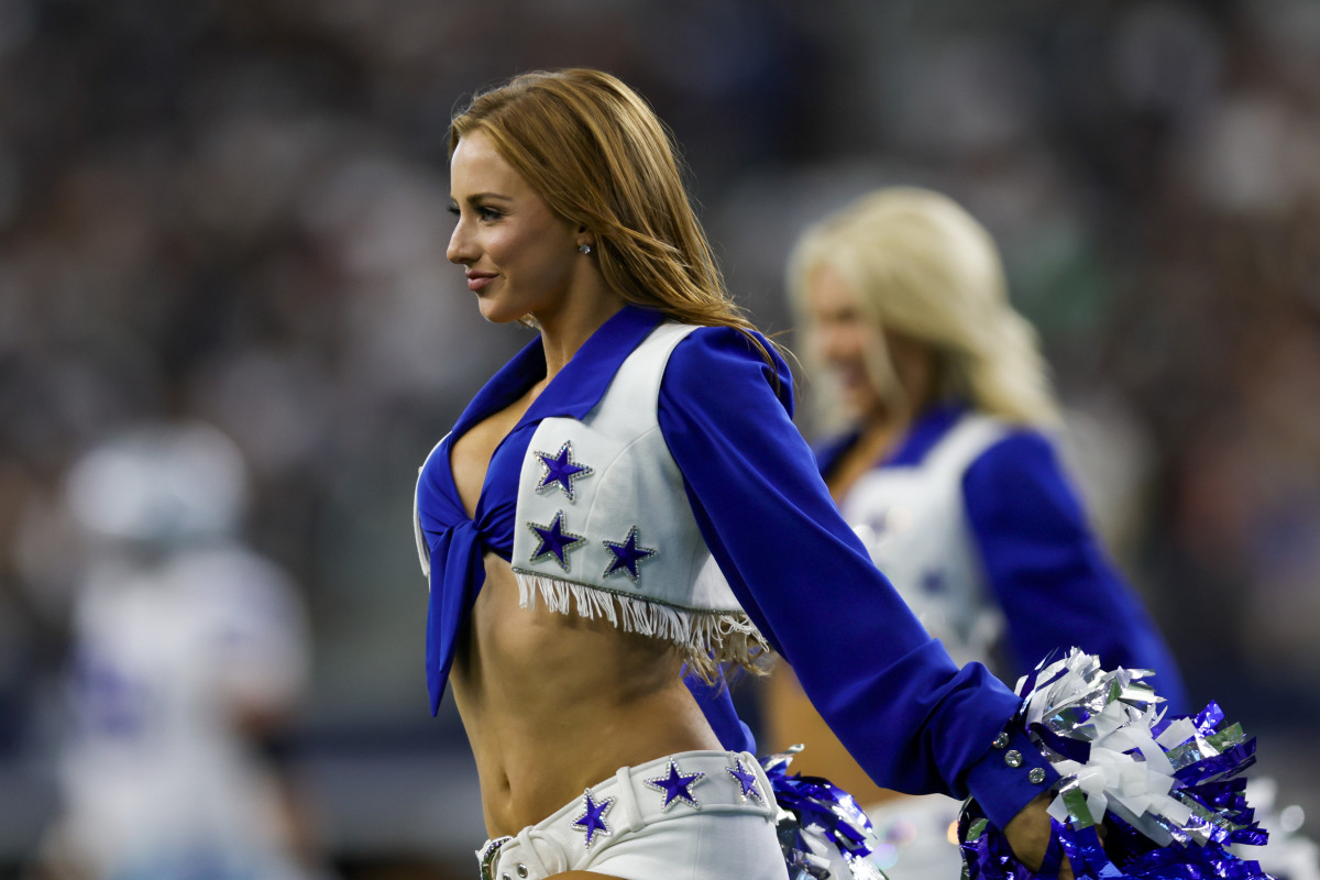 Meet The Dallas Cowboys Cheerleader Everyone's Obsessed With - The Spun