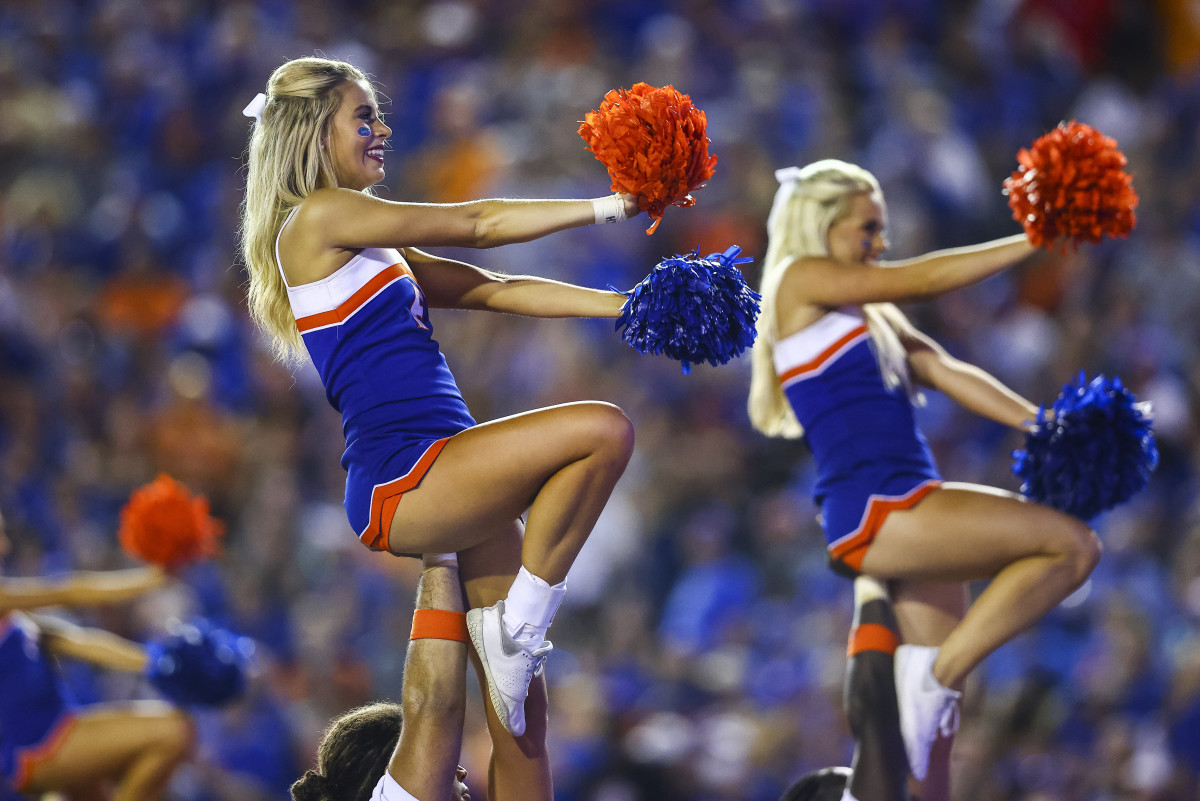 Florida Cheerleader Is Going Viral Ahead Of Thursdays Season Opener The Spun 