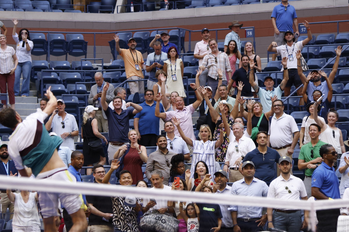 US Open fan collapses in stands as top player warns 'someone will die' due  to hot conditions