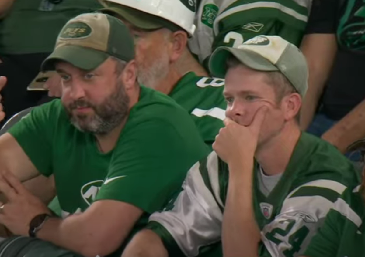 ESPN Caught A Jets Fan Giving The Middle Finger On Camera - The