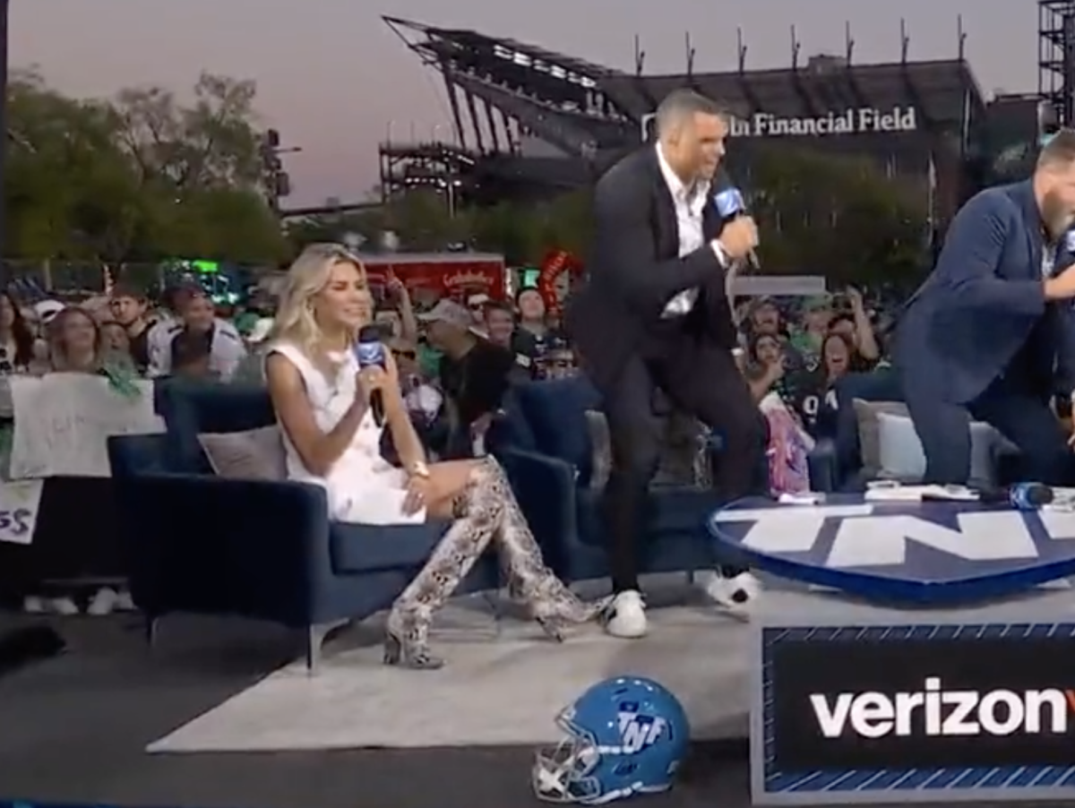 NFL Reporter Charissa Thompson Trending For Cowgirl Outfit - The