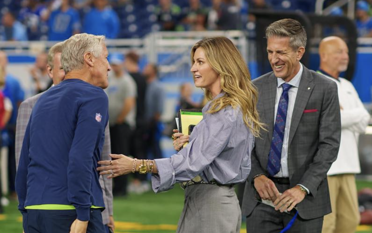 Erin Andrews Turning Heads With Her Week 2 Sideline Outfit - The Spun:  What's Trending In The Sports World Today