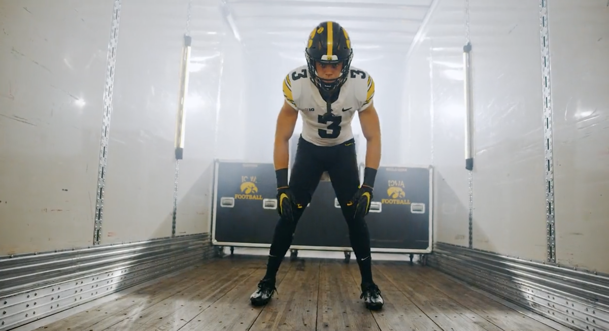 Hawkeyes unveil first gold uniform with throwback 'wings'