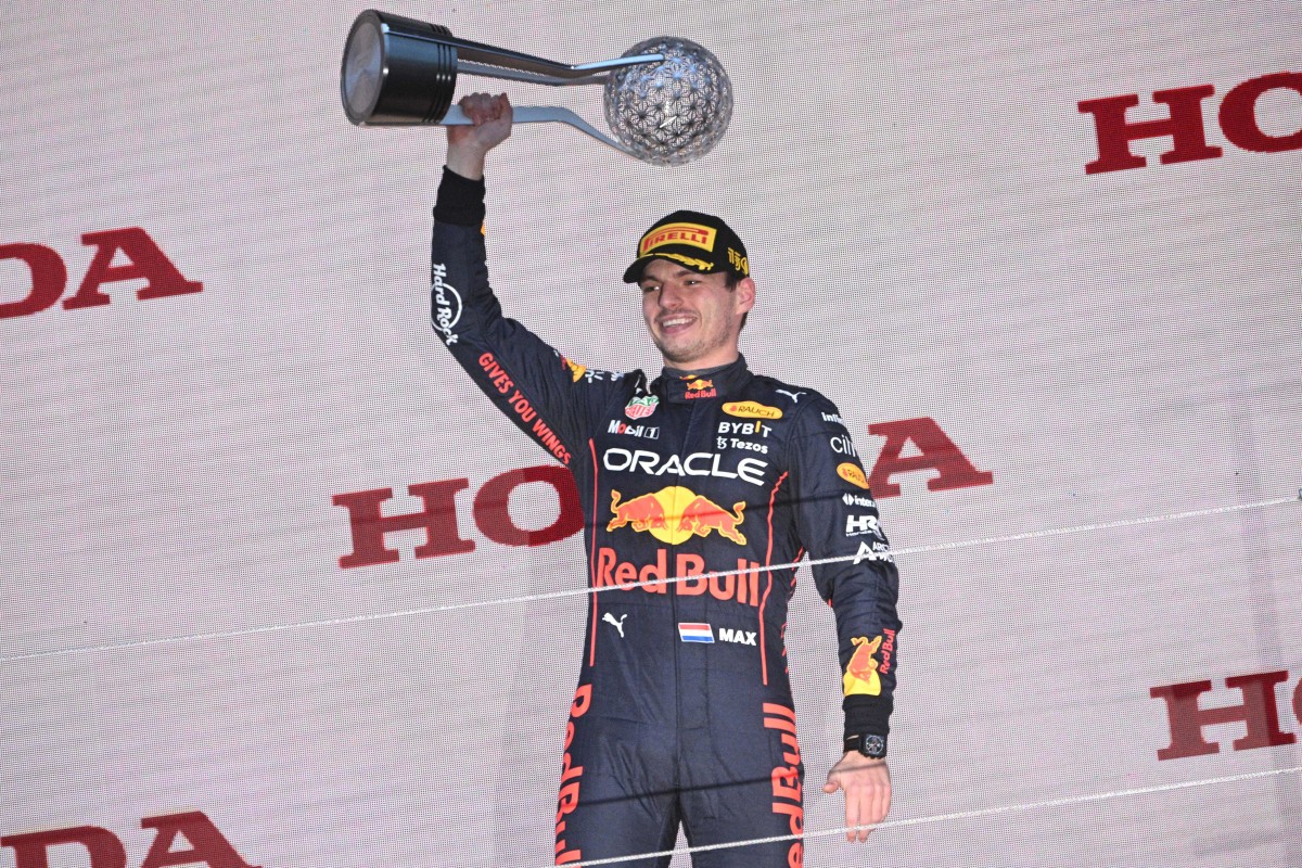 F1 race winner to get unique 'kiss me' trophy at Japanese GP