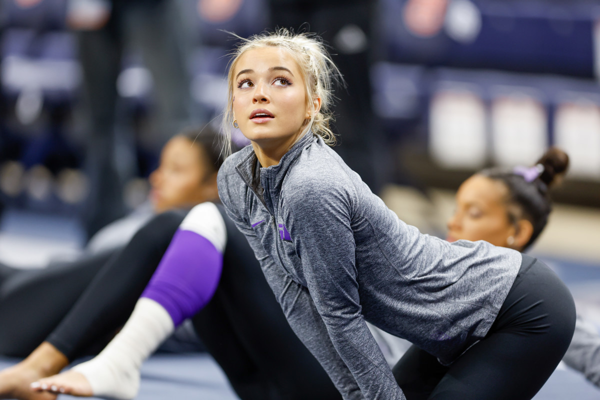 Livvy Dunne Turning Heads In Purple Workout Outfit - The Spun