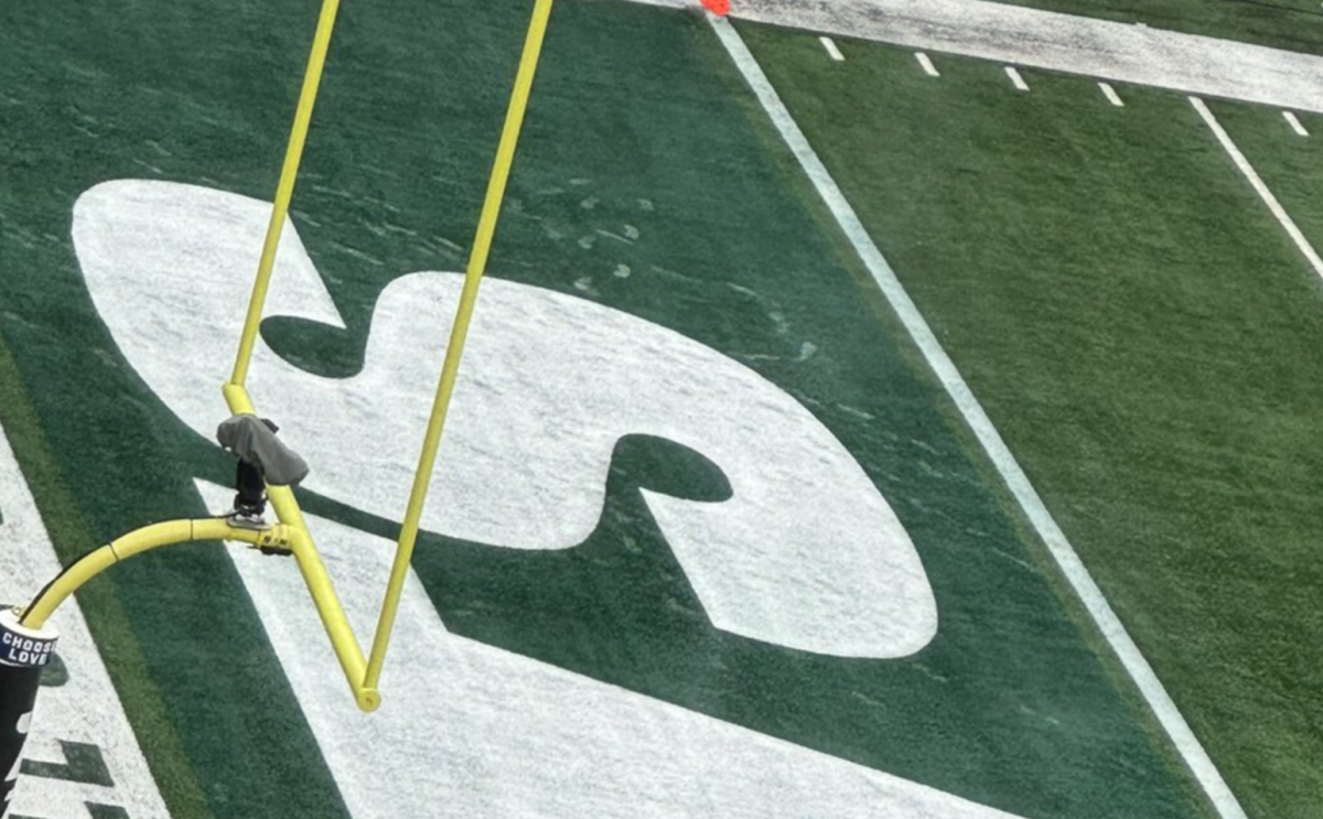 NFL Fans React To Jets' Embarrassing End Zone Paint Job - The Spun: What's  Trending In The Sports World Today