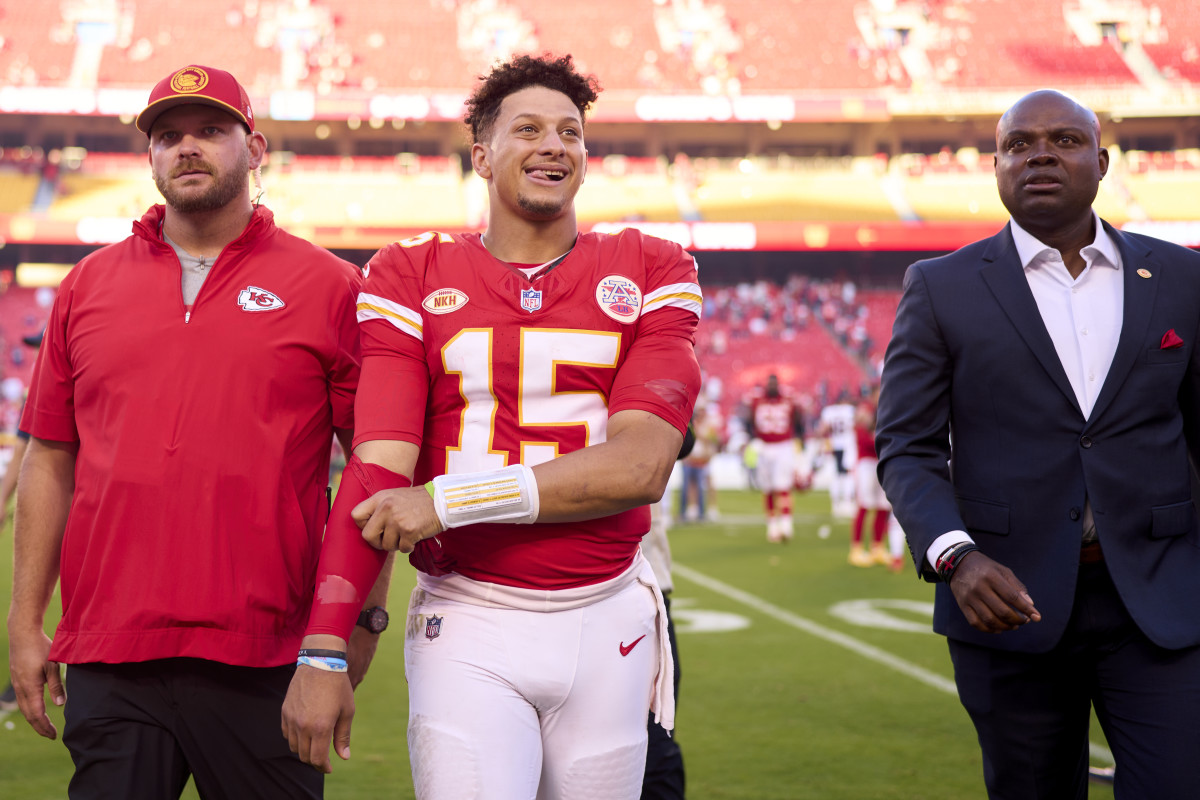 Patrick Mahomes wears Phillies uniform